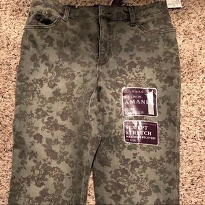 10P Army green JEANS NWT by Gloria Vanderbilt